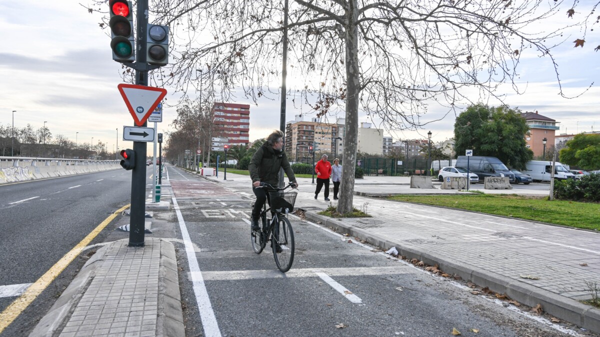 Nou carril bici Germans Machado